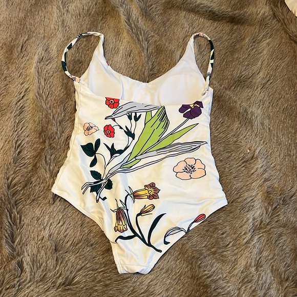 Gucci floral swimsuit Xl - Picture 4 of 4